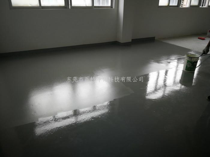 東莞市（shì）謝崗工地環氧薄塗啞光地板施工中