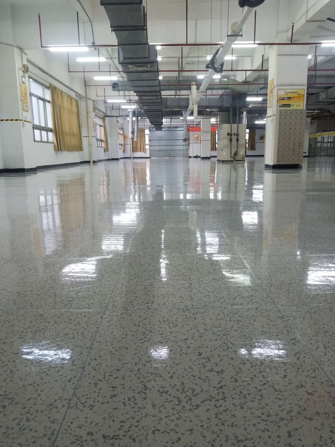 石龍工地PVC防（fáng）靜電地板翻新工程
